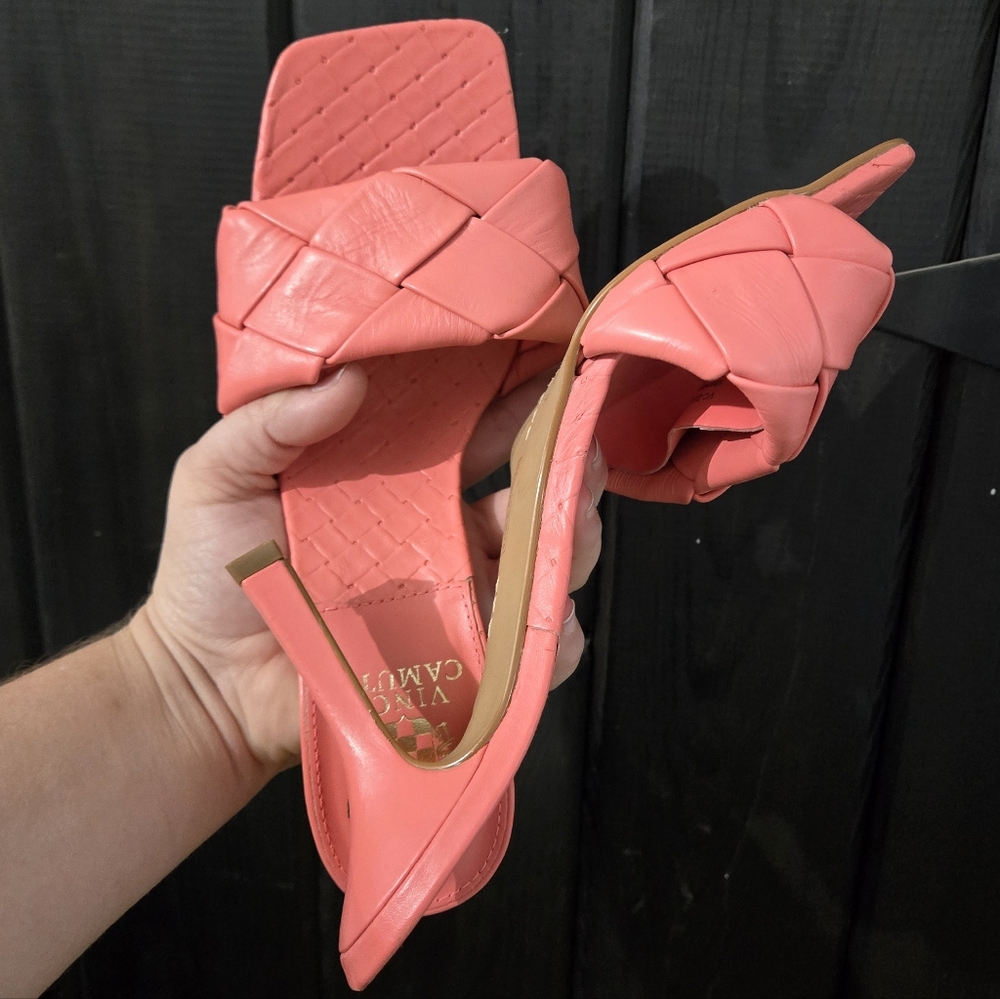 *Flaw* Vince Camuto Brelanie Woven Enne Leather Heeled Sandals Ultra Coral Sz 8